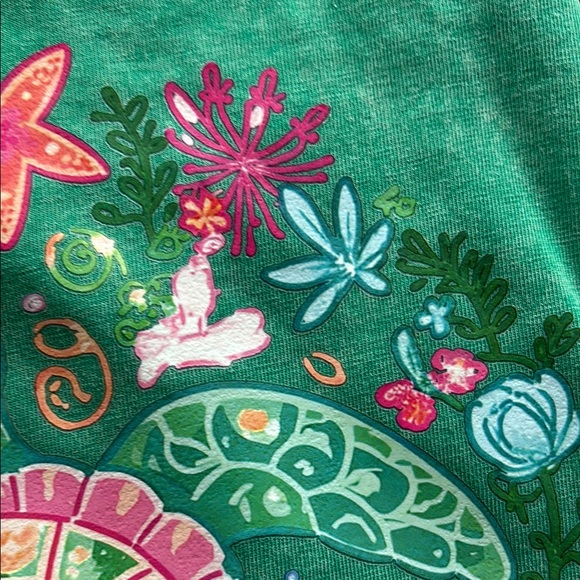 Green Turtle Graphic Tee - Picture 7 of 8